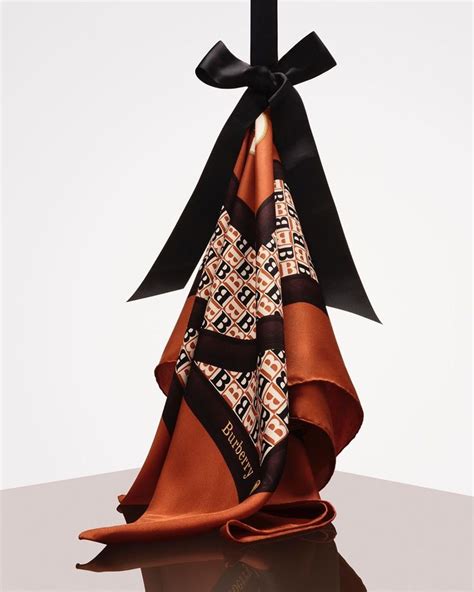 fashion campaign scarf burberry|The Burberry Scarf: An Intergenerational Staple .